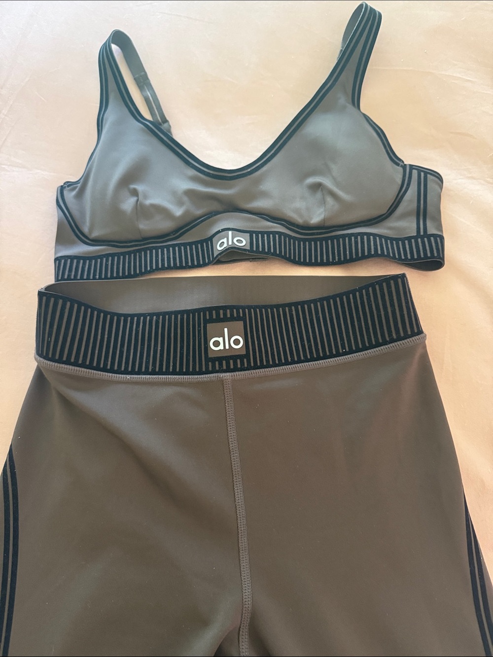 ALO Yoga Espresso Leggings with Black Trim